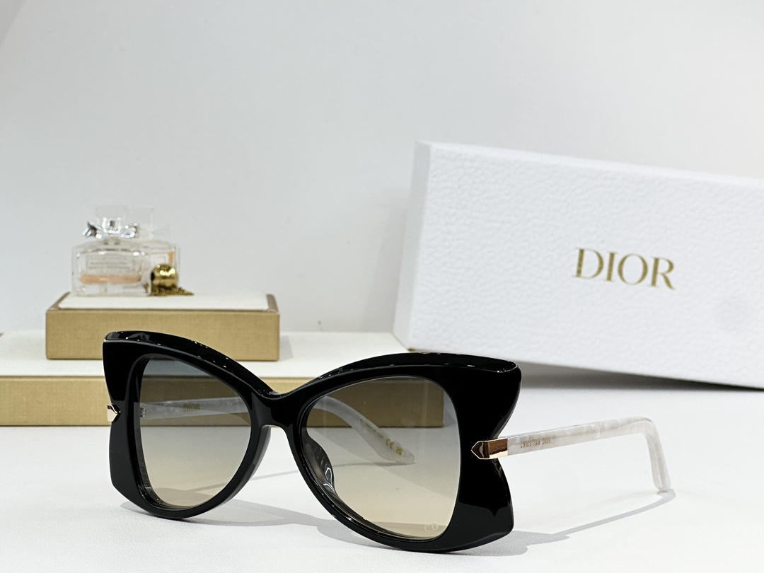 DIOR
MOD：DiorButterfly S1I
Size：53口16 145
