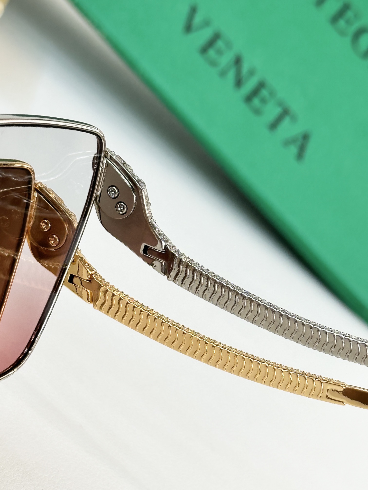  Bottega Venet*
MODEL：BV1427LU
SIZE：61口17-138
