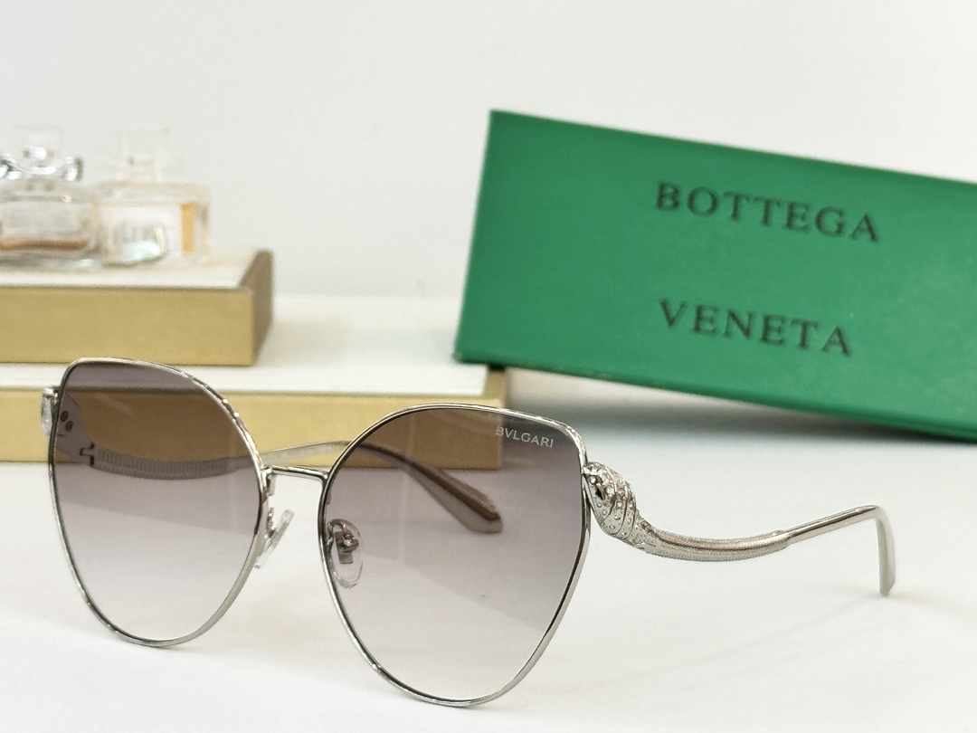  Bottega Venet*
MODEL：BV40010U
SIZE：61口16-138
