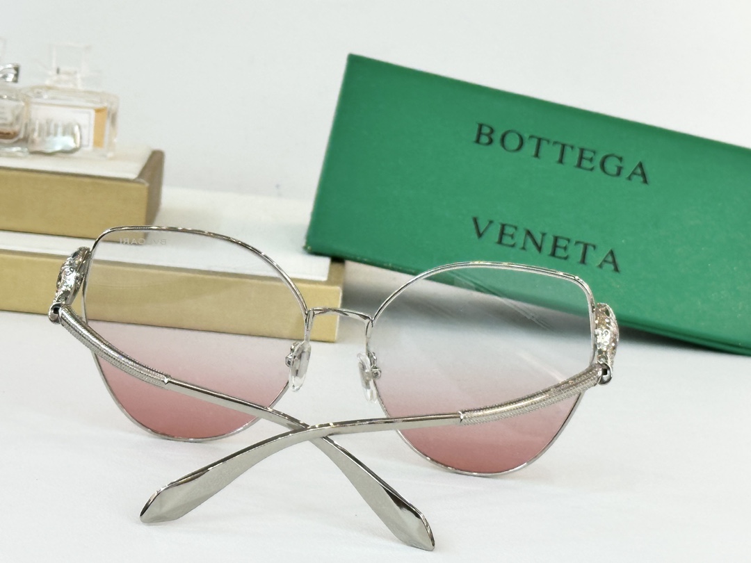  Bottega Venet*
MODEL：BV40010U
SIZE：61口16-138
