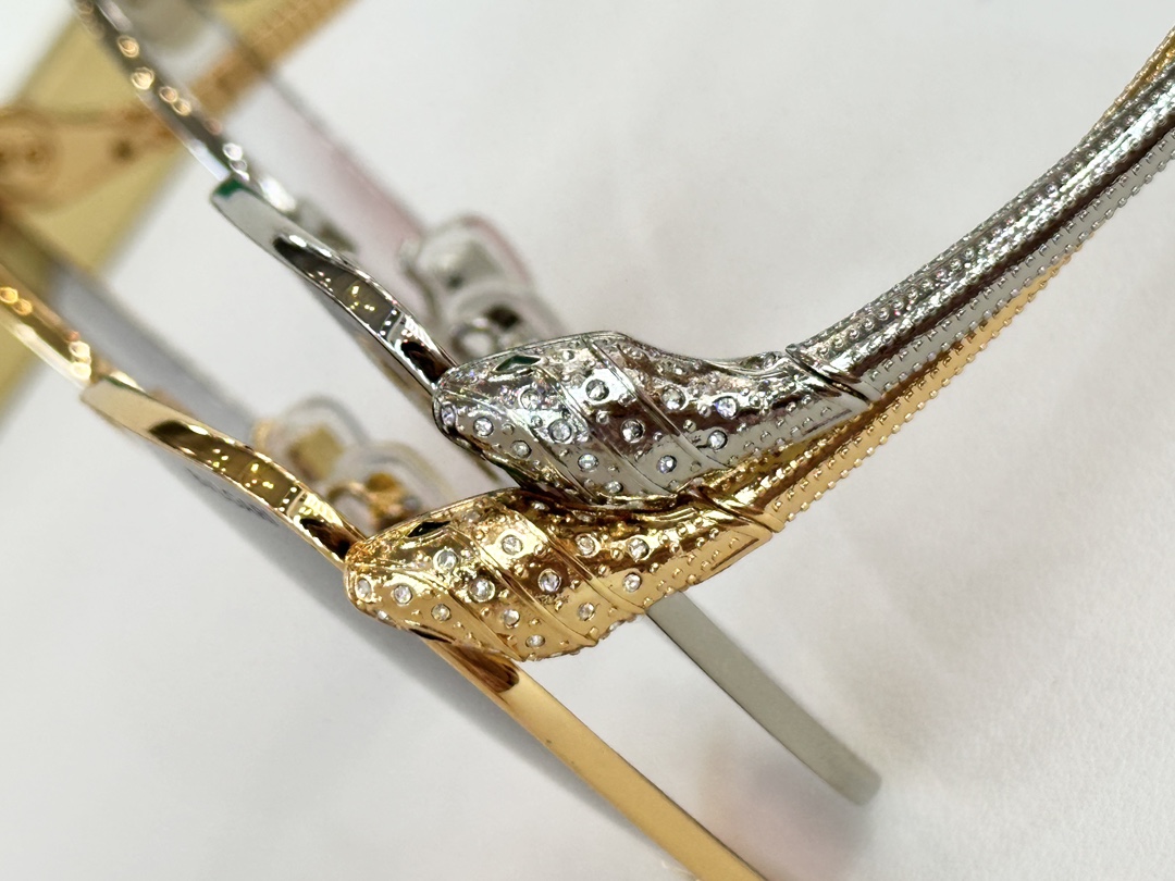  Bottega Venet*
MODEL：BV40010U
SIZE：61口16-138
