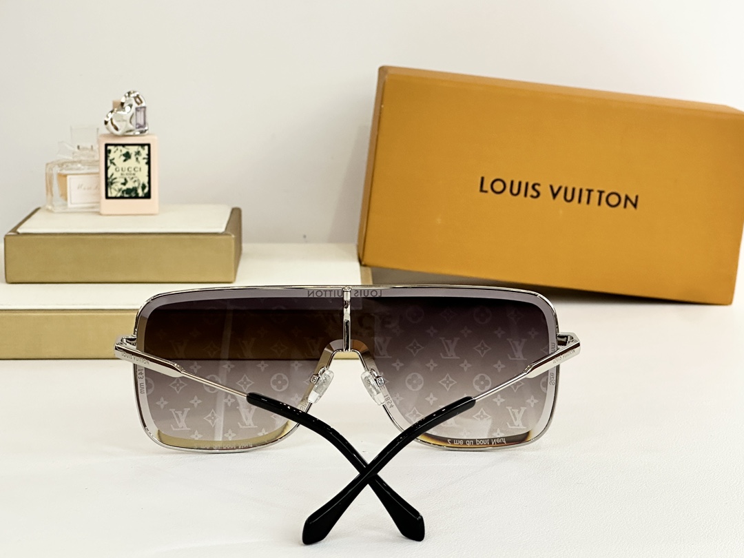  LOUIS VUITTO*
MODELZ2676U
SIZE：143-145
