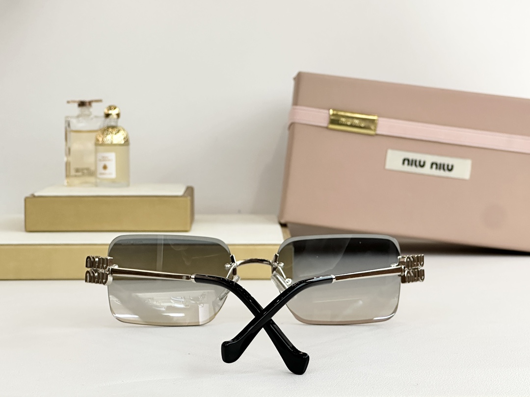  MIU MI*
MODELMU 99AV
SIZE：57口18-142
