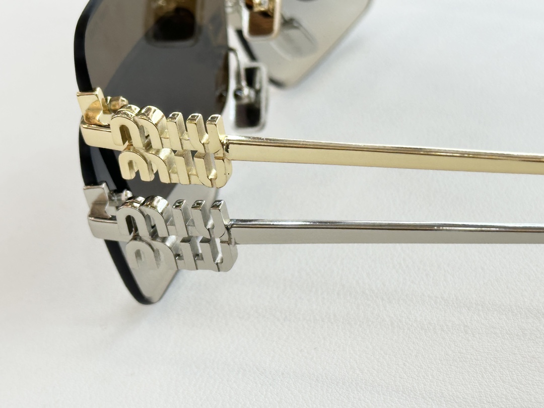  MIU MI*
MODELMU 99AV
SIZE：57口18-142
