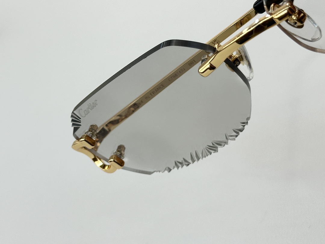  Cartier
MOD：CT08142J
MOD：58口18 140

