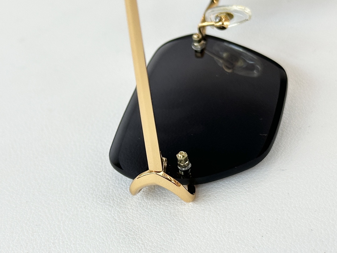  Cartier
MOD：CT0597
Size：142
