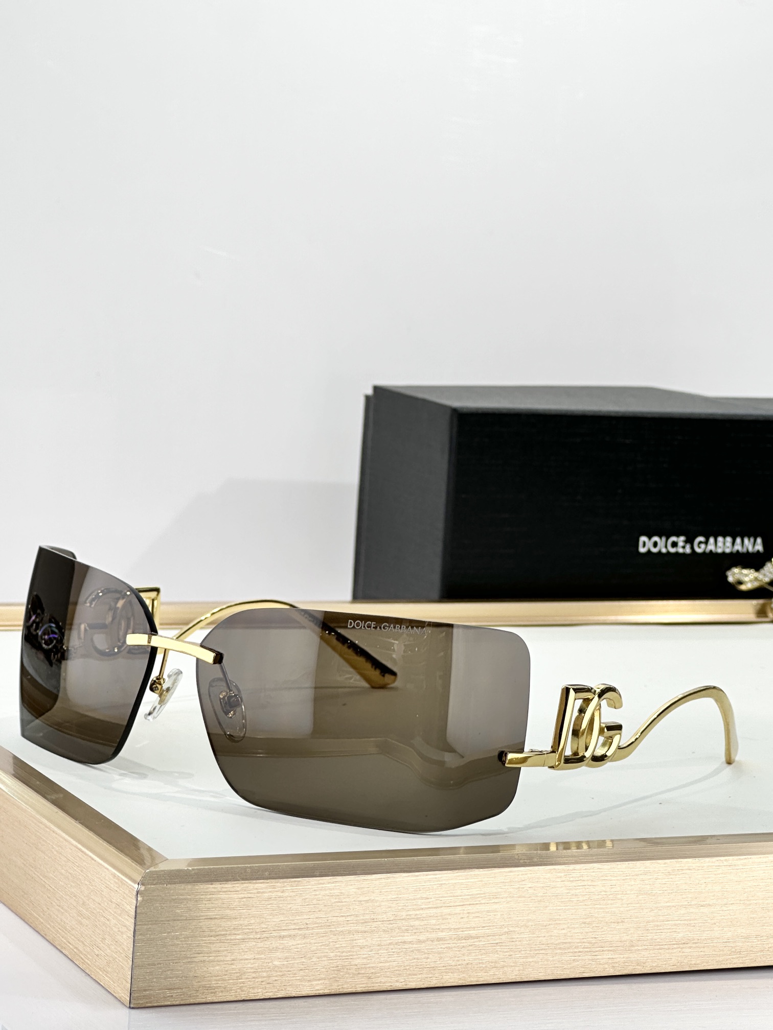  Dolce&Gabban*
MOD：DG 2319
Size：79口13 110
