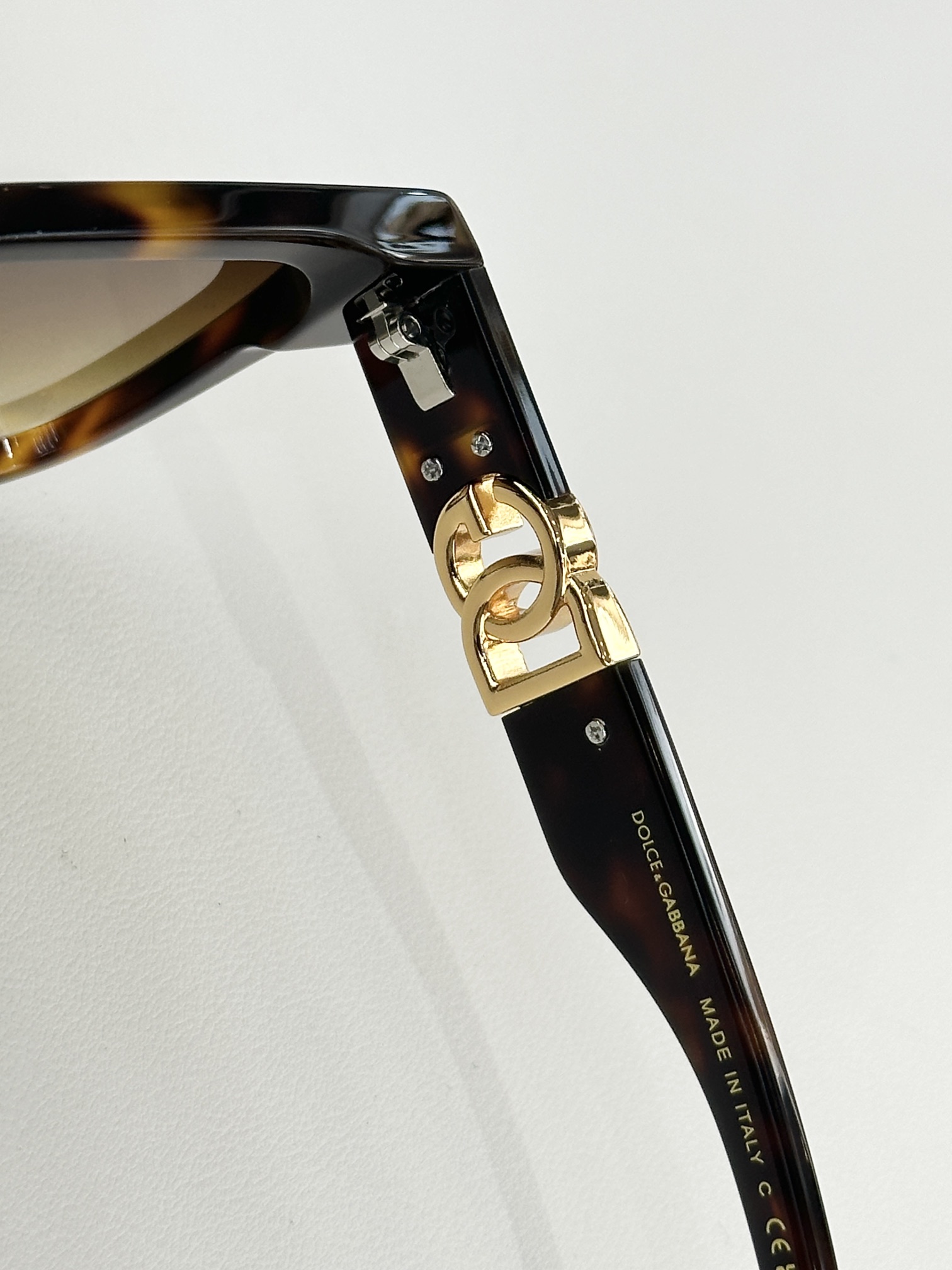  Dolce&Gabban*
MOD：DG6693
Size：52口20 145
