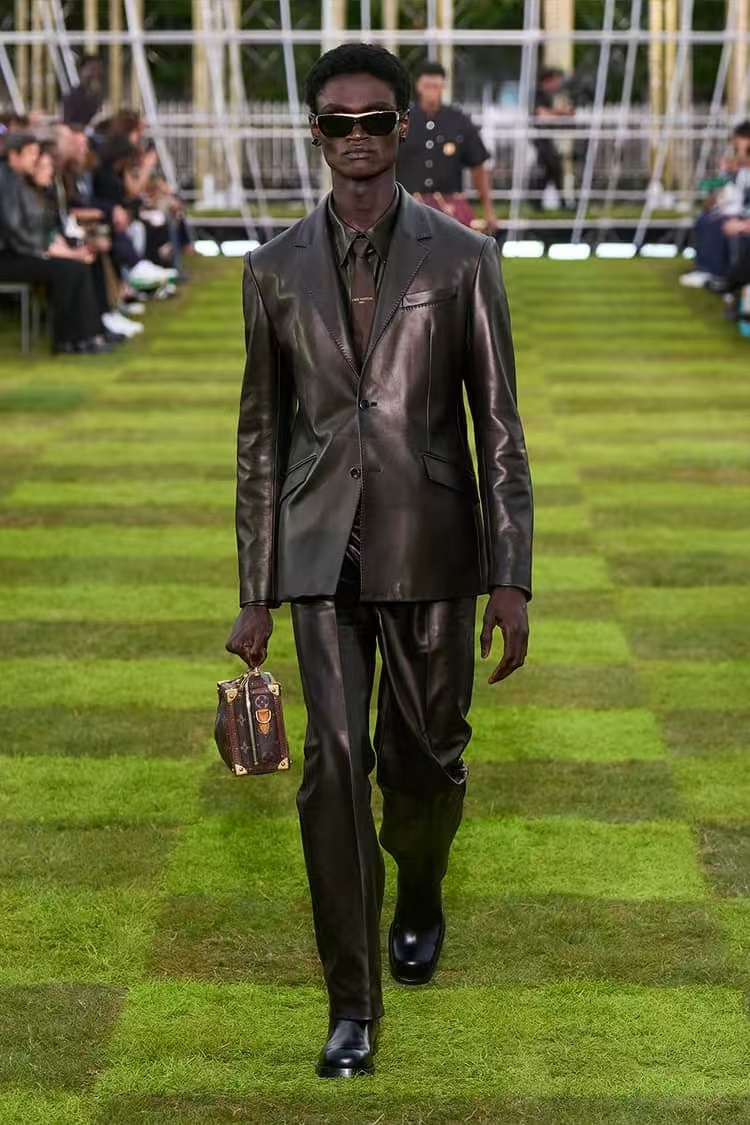  LOUIS VUITTO*
MODEL：Z2049U
SIZE：57口18-145
