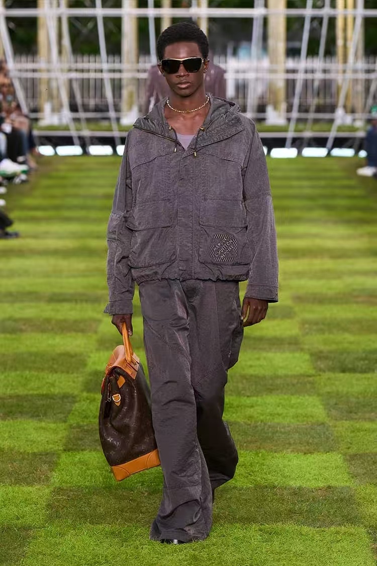  LOUIS VUITTO*
MODEL：Z2049U
SIZE：57口18-145

