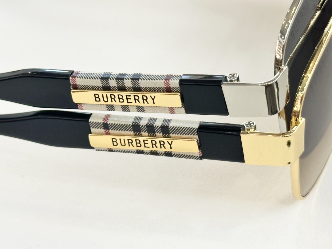  BURBERR*
MODEL：BE2394
SIZE：54口19-145
