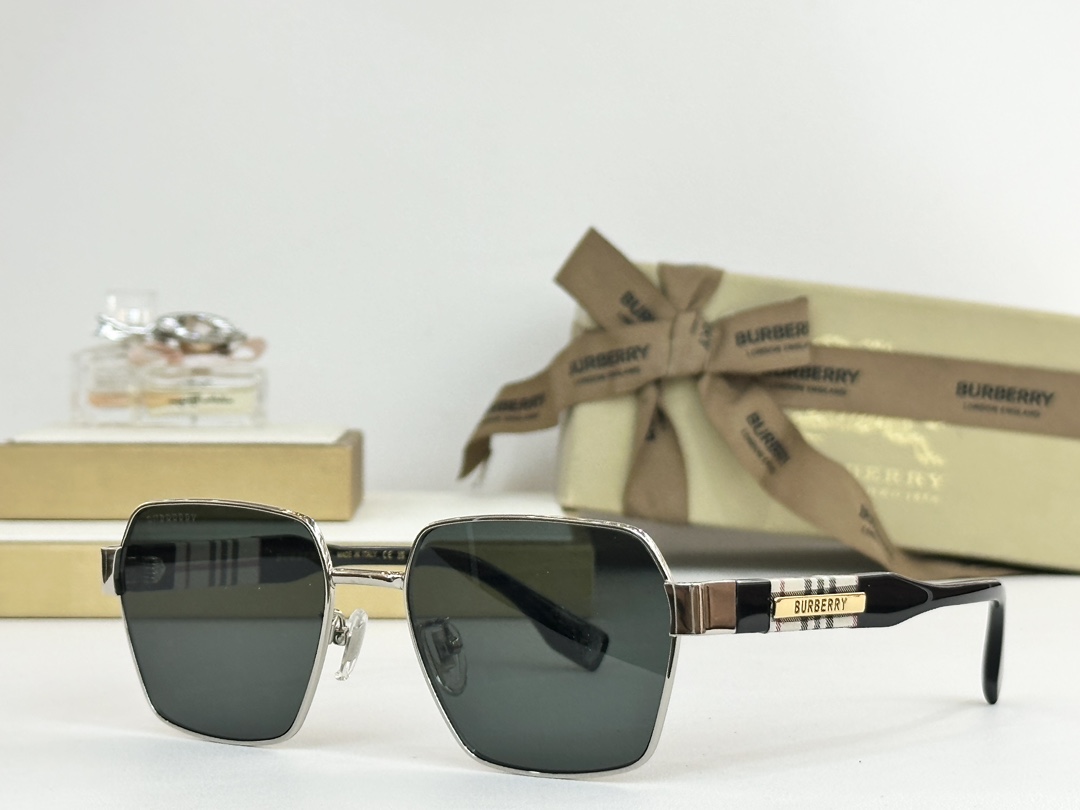  BURBERRY
MOD：BE2395
Size：54口19 145
