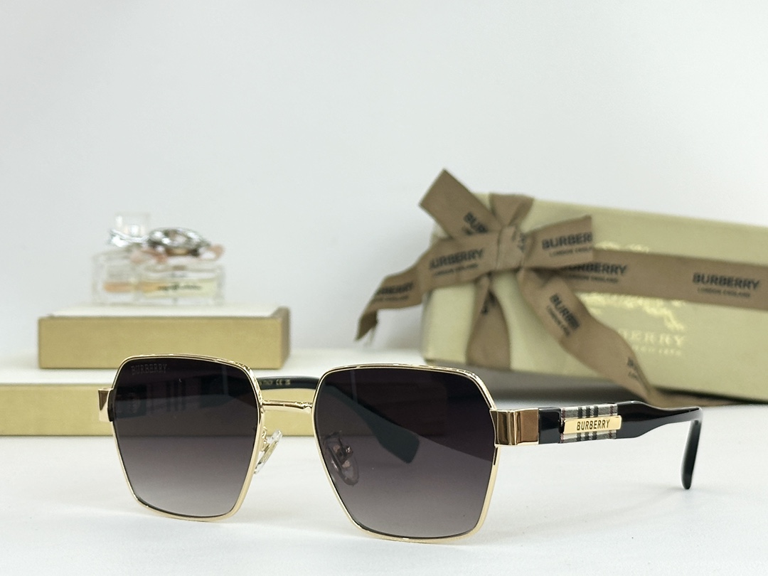  BURBERRY
MOD：BE2395
Size：54口19 145
