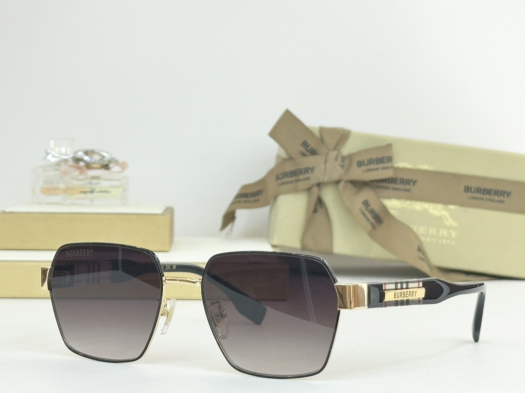  BURBERRY
MOD：BE2395
Size：54口19 145
