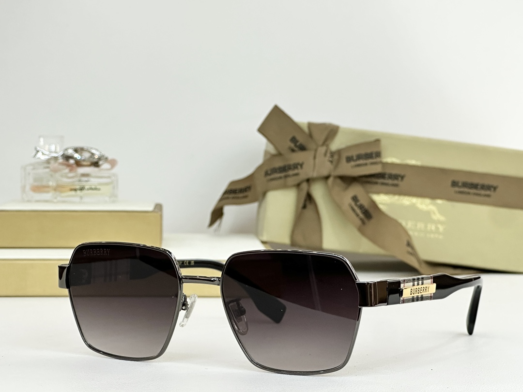  BURBERRY
MOD：BE2395
Size：54口19 145
