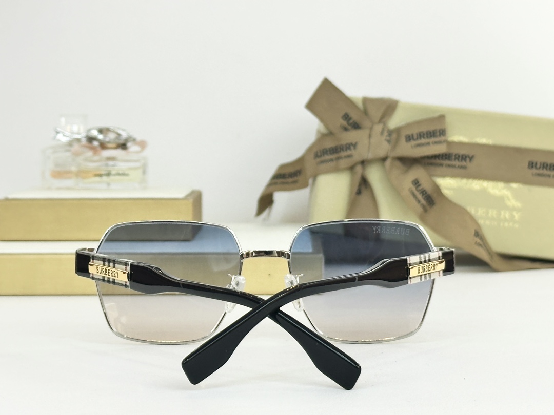 BURBERRY
MOD：BE2395
Size：54口19 145
