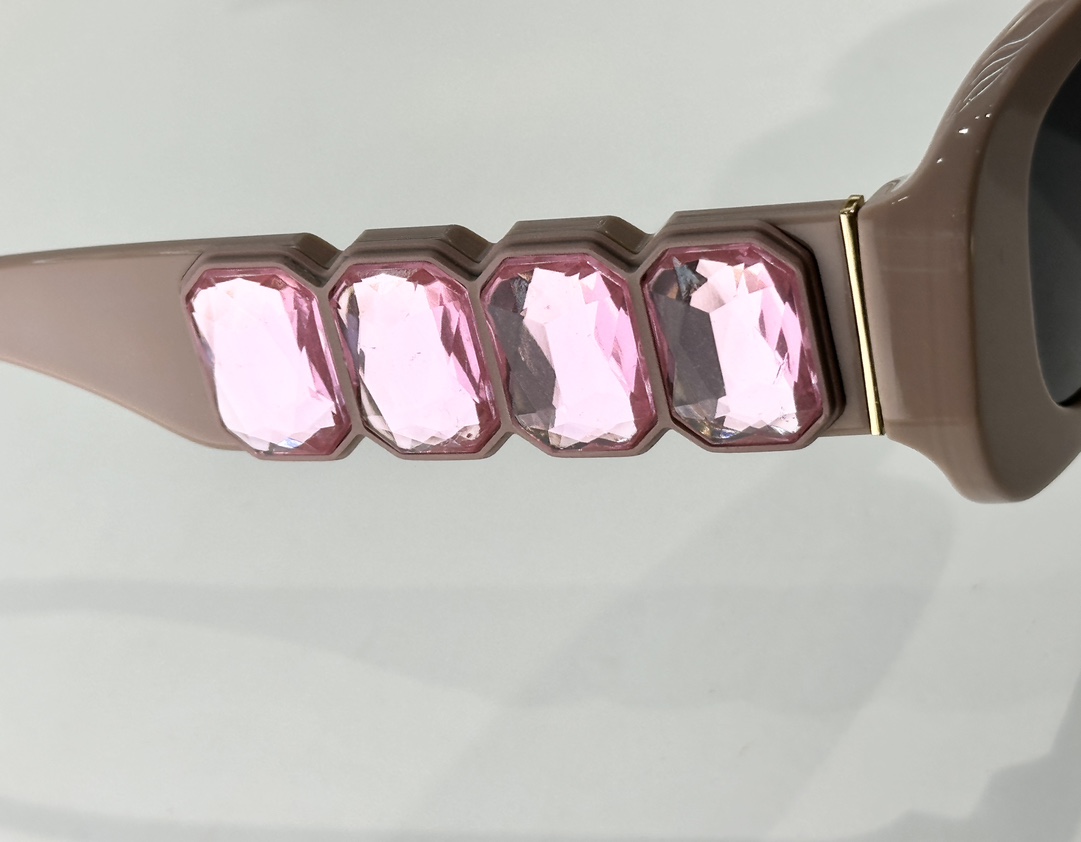  lindafarrow
MOD：LFL/1117
size52口21-140
