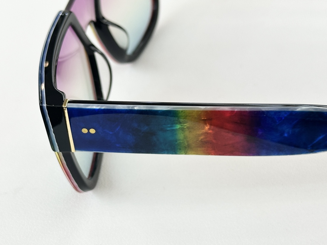  Dolce gabbana 
MOD：DG4356
Size：22口12 140
