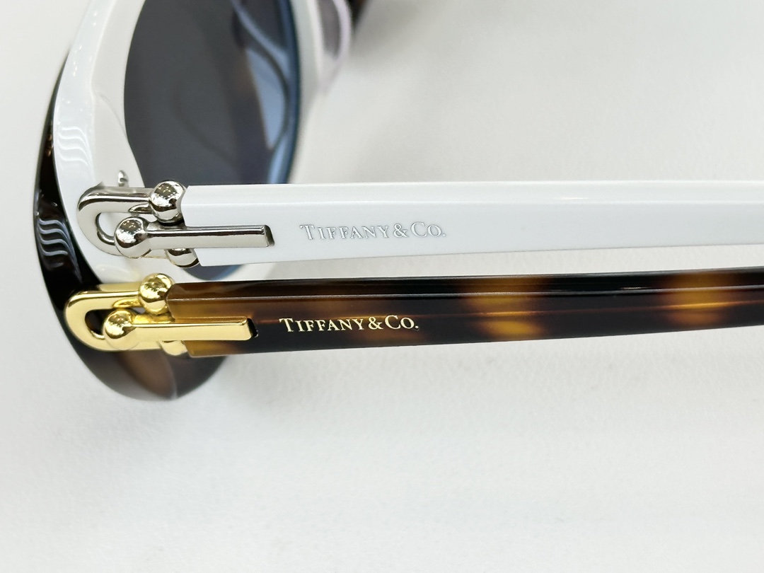  TIFFANY&Co.
MODEL：TF4242D
SIZE：55口19-140
