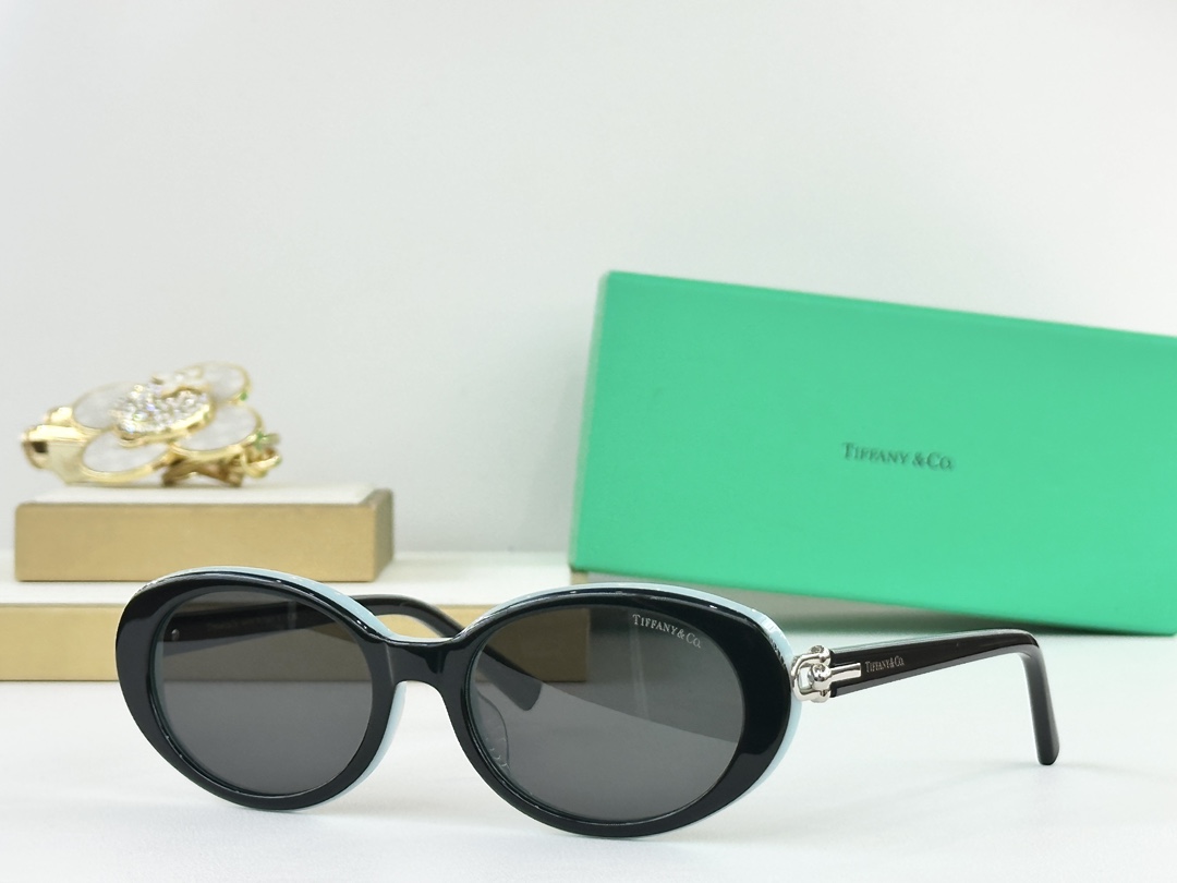  TIFFANY&Co.
MODEL：TF4242D
SIZE：55口19-140
