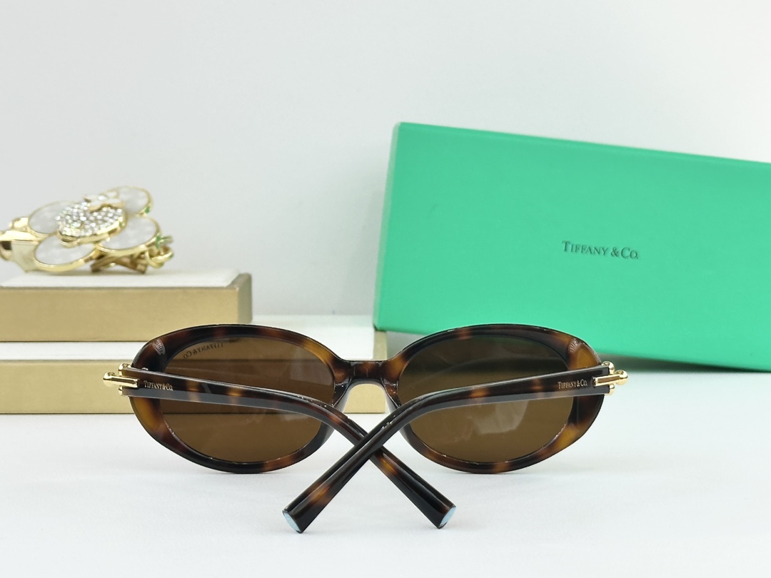 TIFFANY&Co.
MODEL：TF4242D
SIZE：55口19-140
