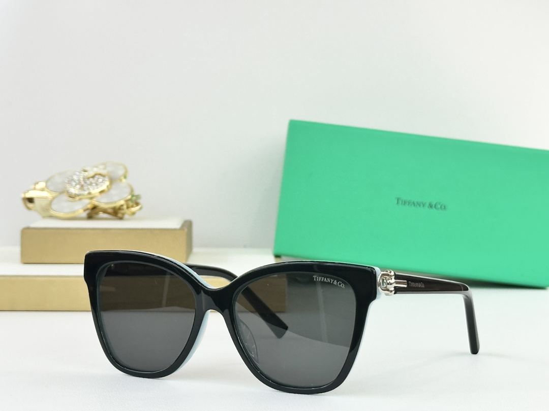 TIFFANY&Co.
MODEL：TF4241D
SIZE：54口17-140

