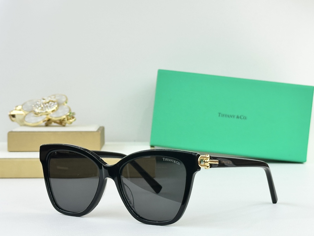 TIFFANY&Co.
MODEL：TF4241D
SIZE：54口17-140
