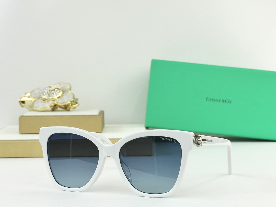  TIFFANY&Co.
MODEL：TF4241D
SIZE：54口17-140
