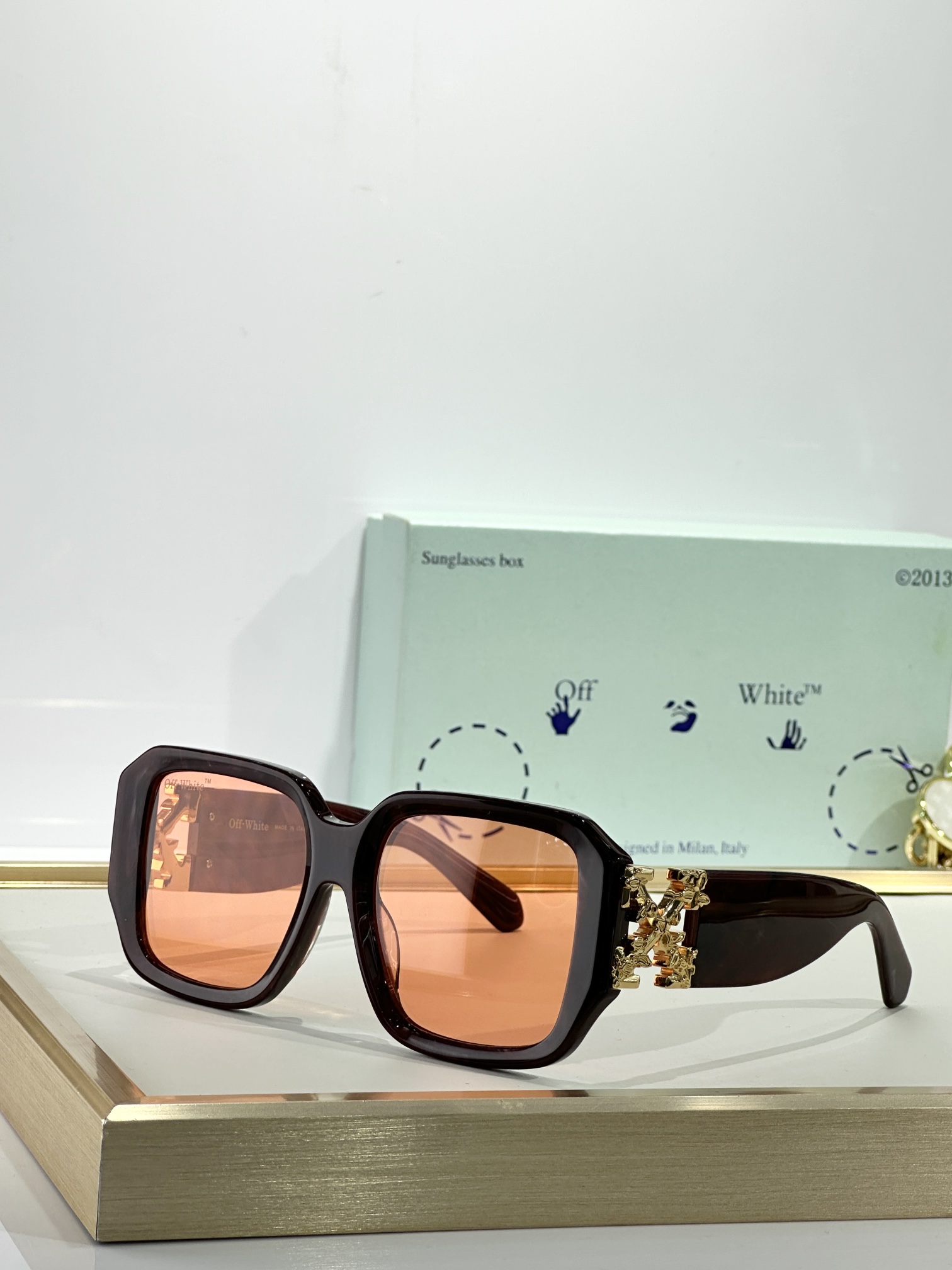  OFF WHITE
MODELRECTANGLE  VRAMG
SIZE55口19-140
