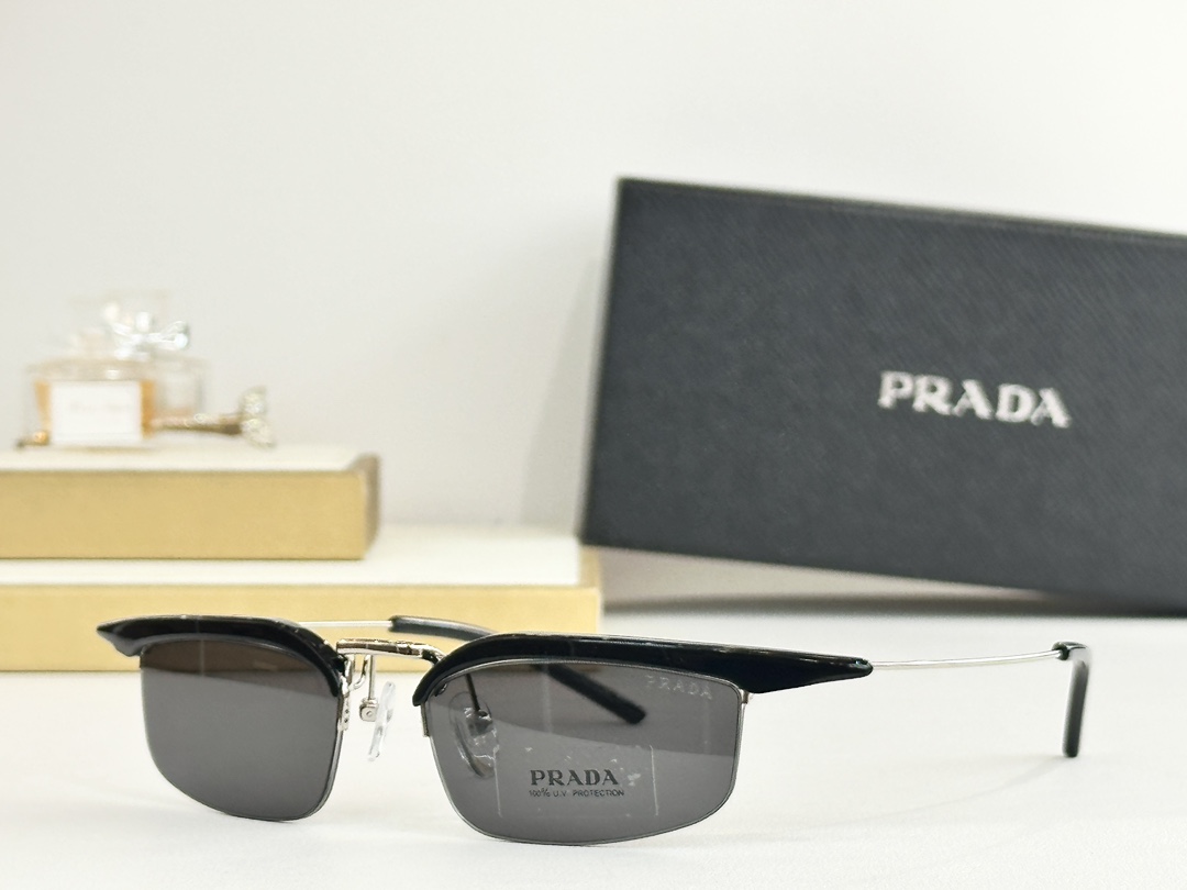 。PRADA
MODEL：SPR B50
SIZE：52口19-135

