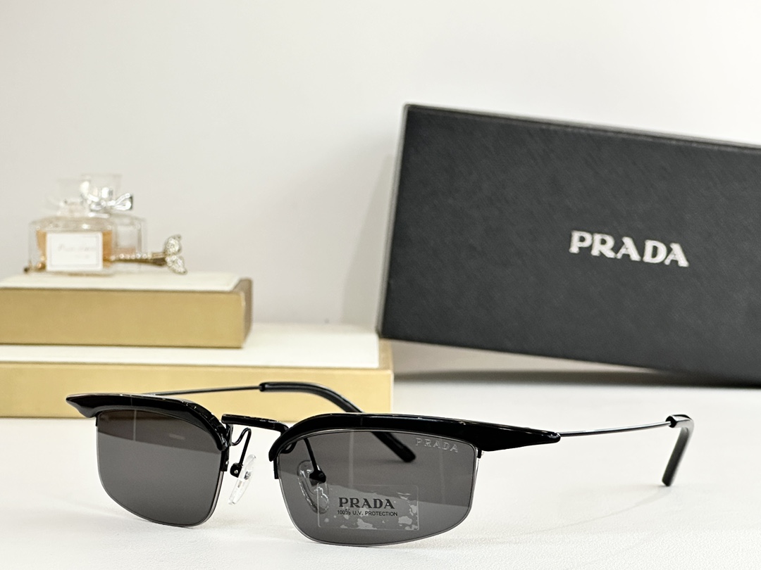 。PRADA
MODEL：SPR B50
SIZE：52口19-135

