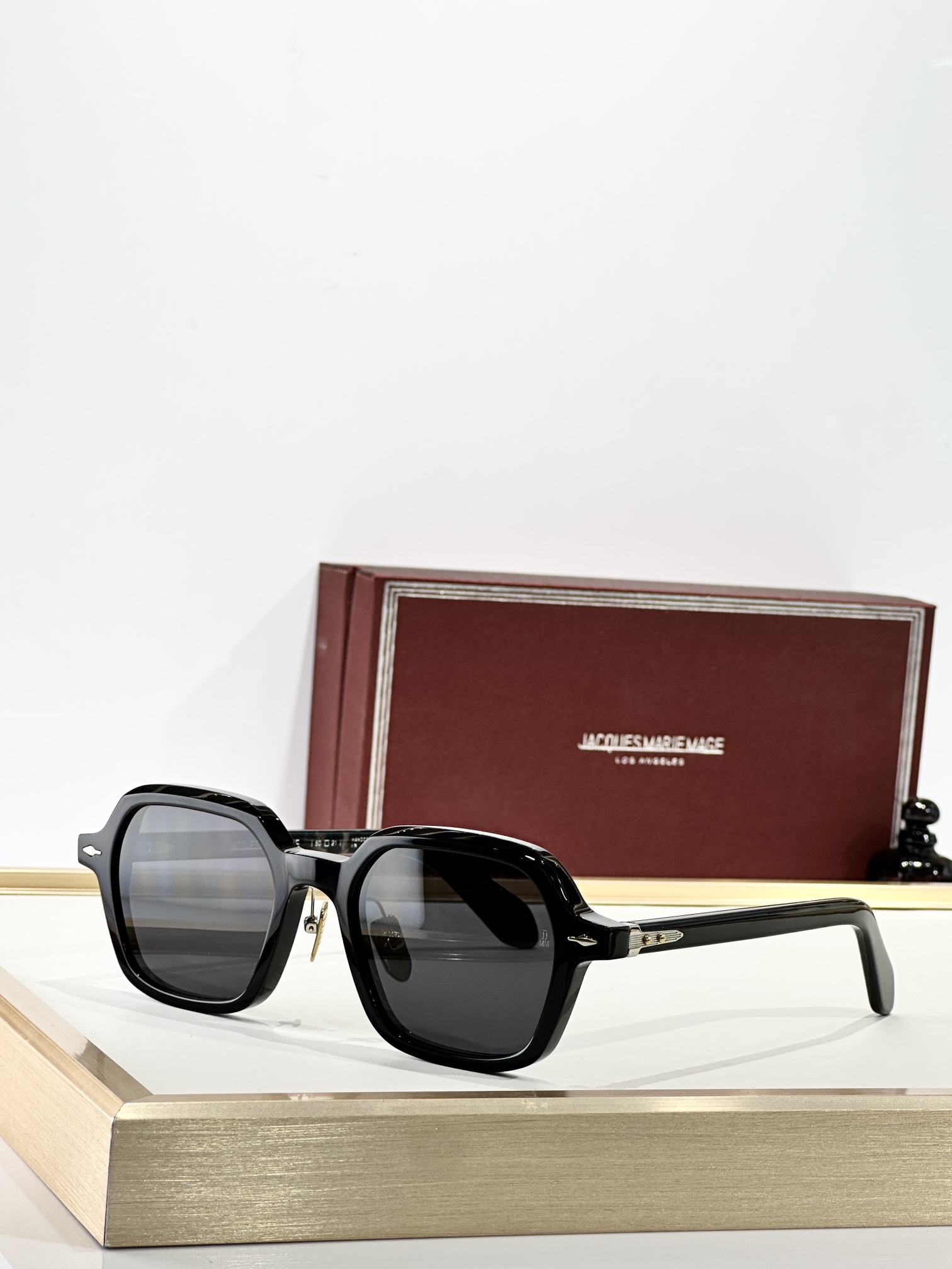 JACQUES MARIE MAGE
MODEL：HOLDEN
SIZE50口21
 
变色：