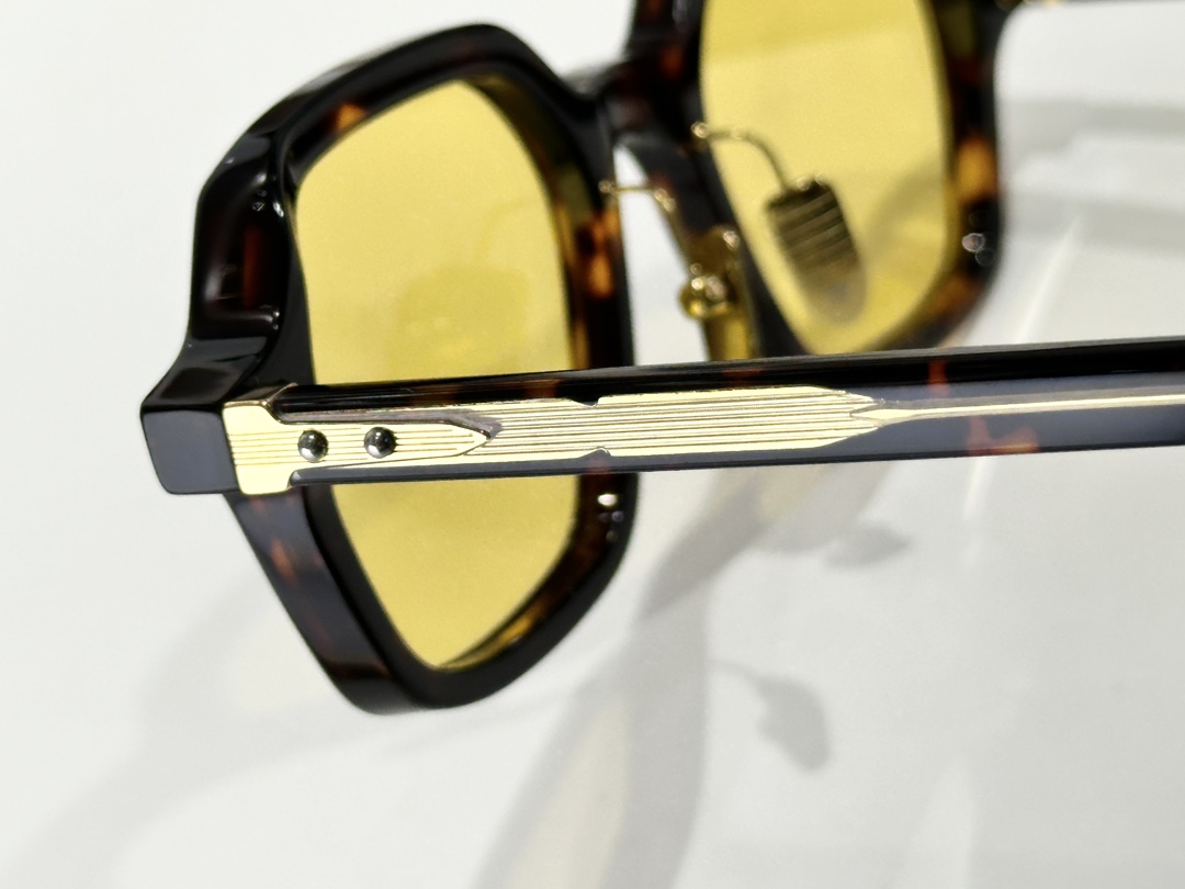 JACQUES MARIE MAGE
MODEL：HOLDEN
SIZE50口21
 
变色：