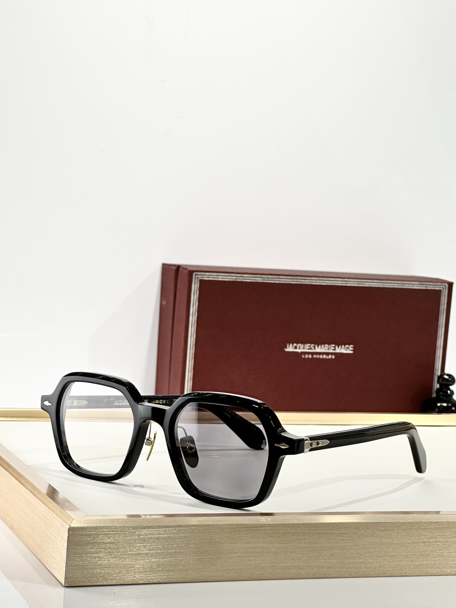 JACQUES MARIE MAGE
MODEL：HOLDEN
SIZE50口21
 
变色：