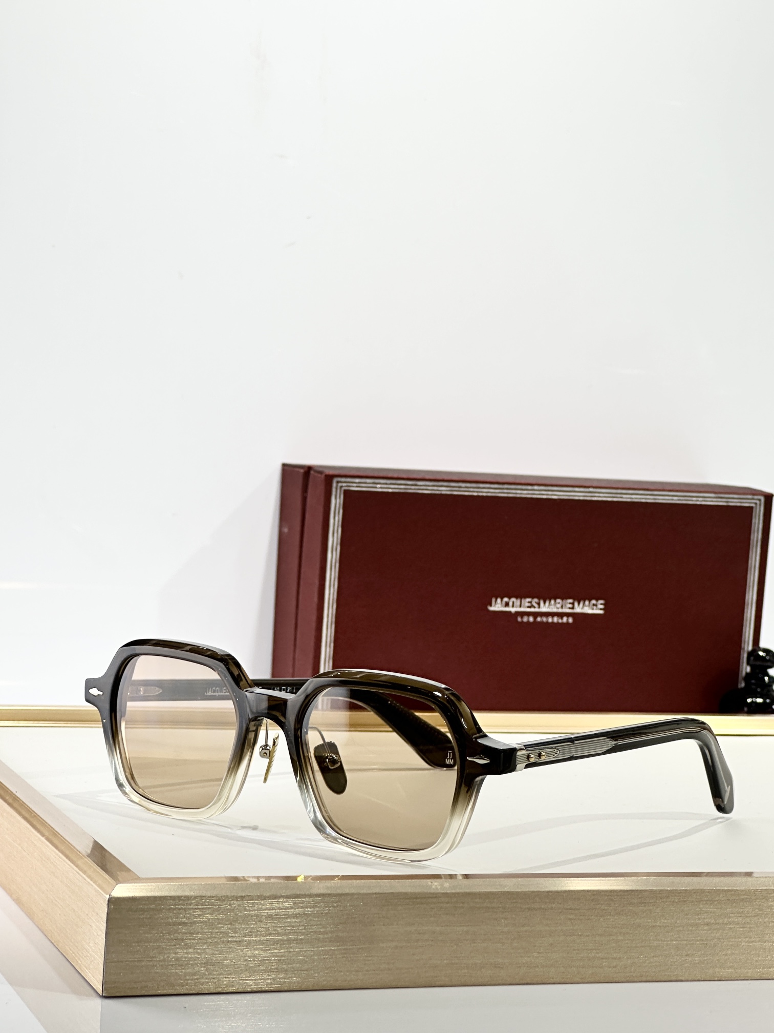 JACQUES MARIE MAGE
MODEL：HOLDEN
SIZE50口21
 
变色：