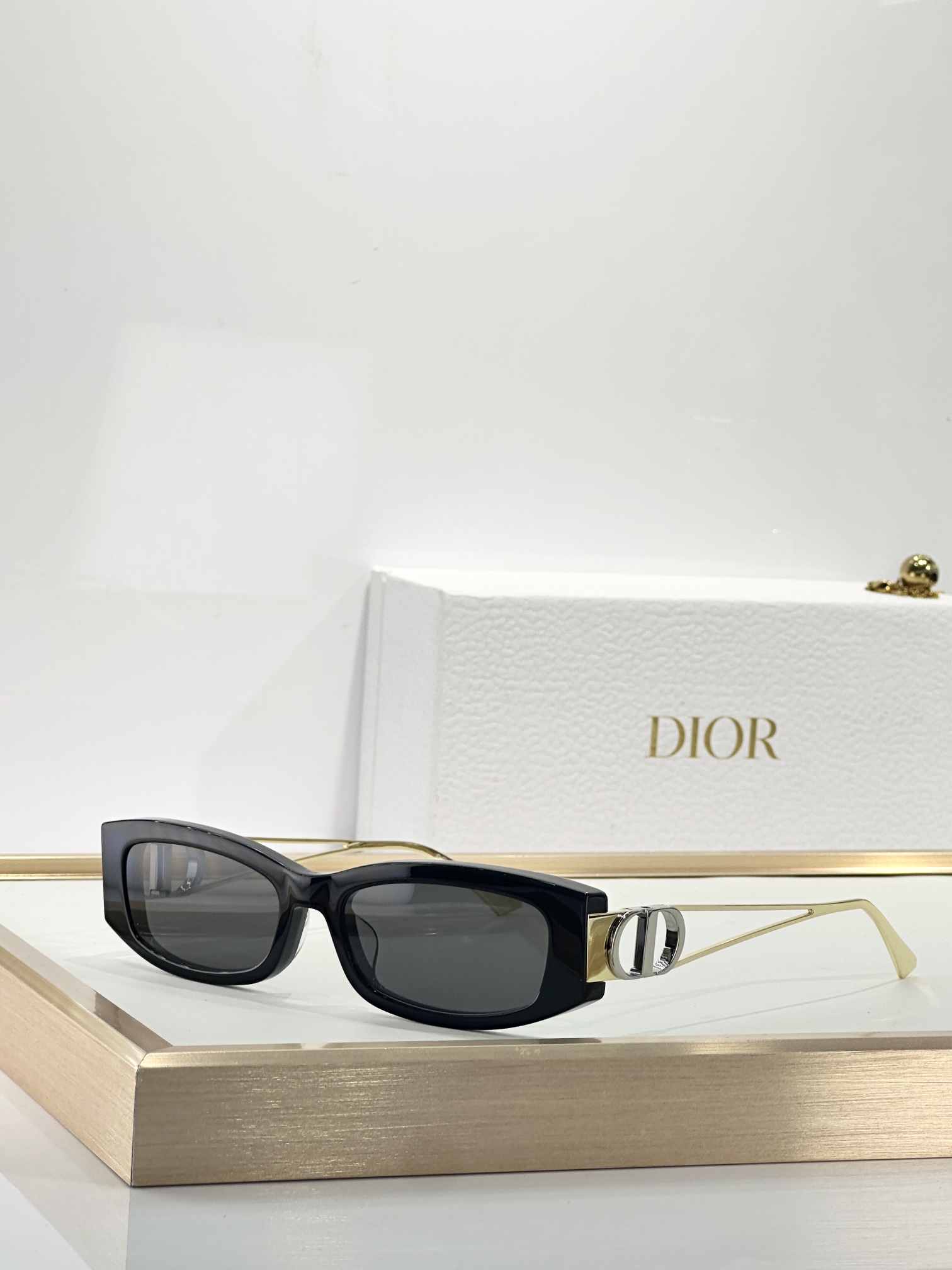  Dior
MODEL：30Montaigne S14F
SIZE：  57口17-135
