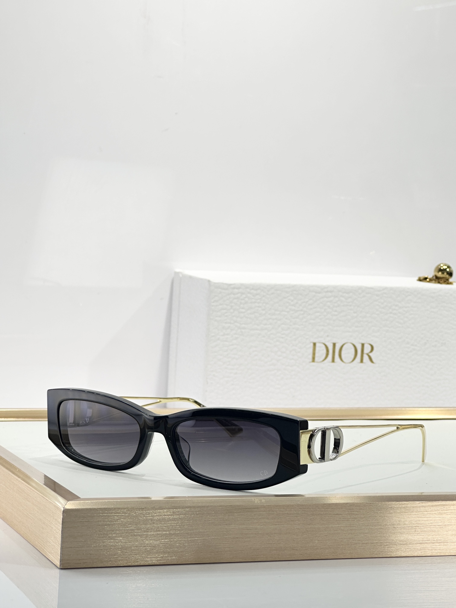  Dior
MODEL：30Montaigne S14F
SIZE：  57口17-135
