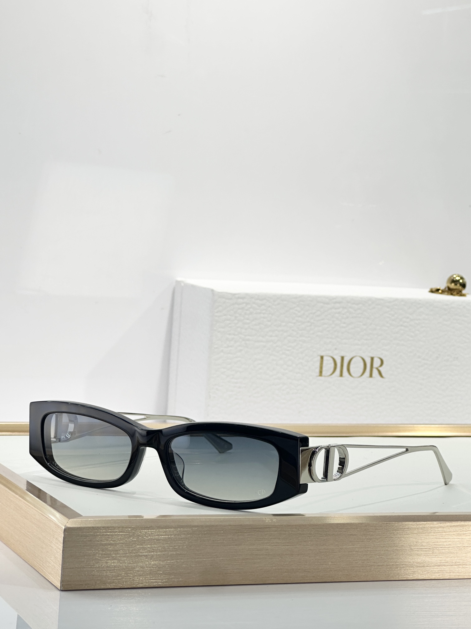  Dior
MODEL：30Montaigne S14F
SIZE：  57口17-135
