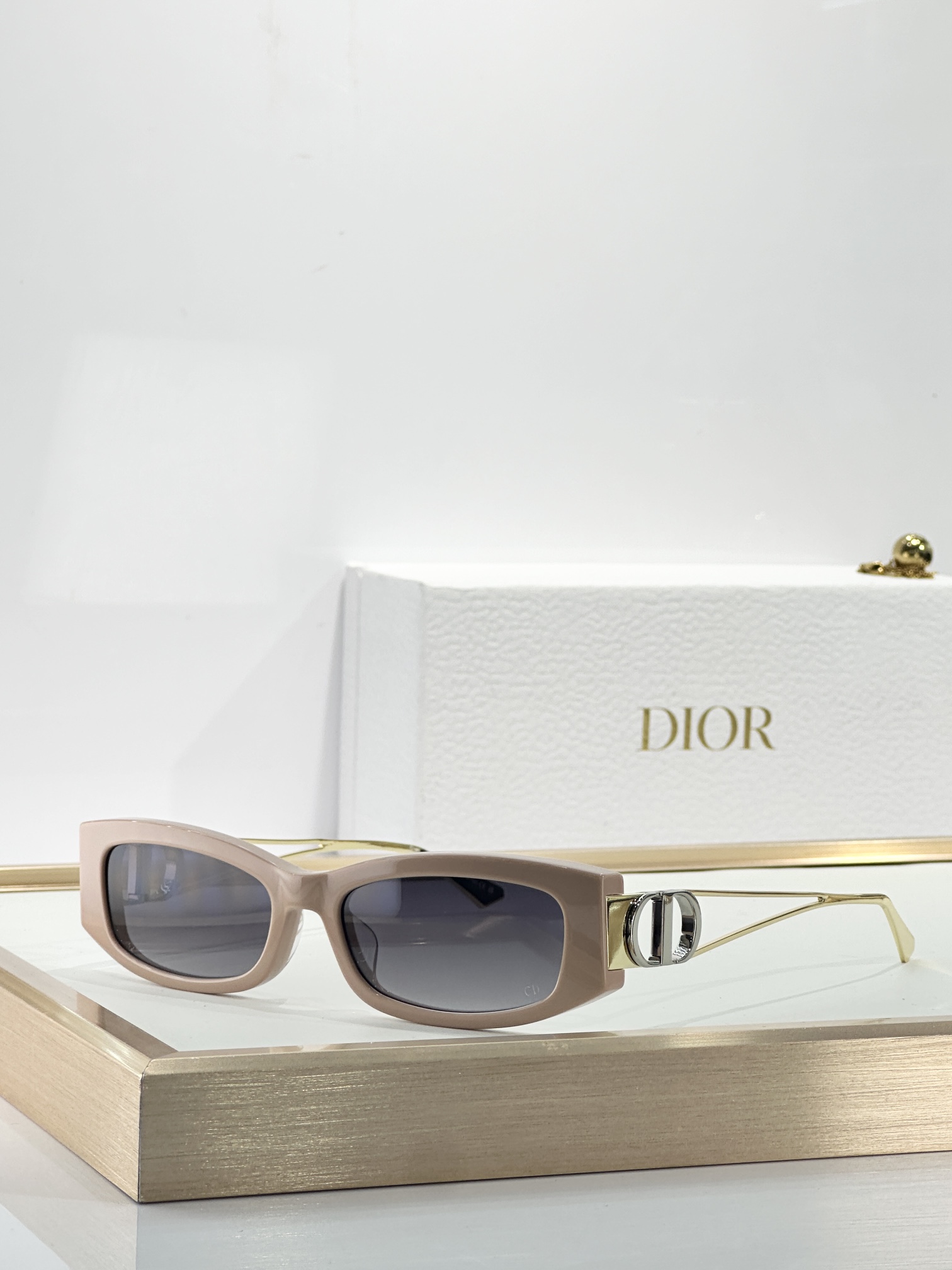  Dior
MODEL：30Montaigne S14F
SIZE：  57口17-135

