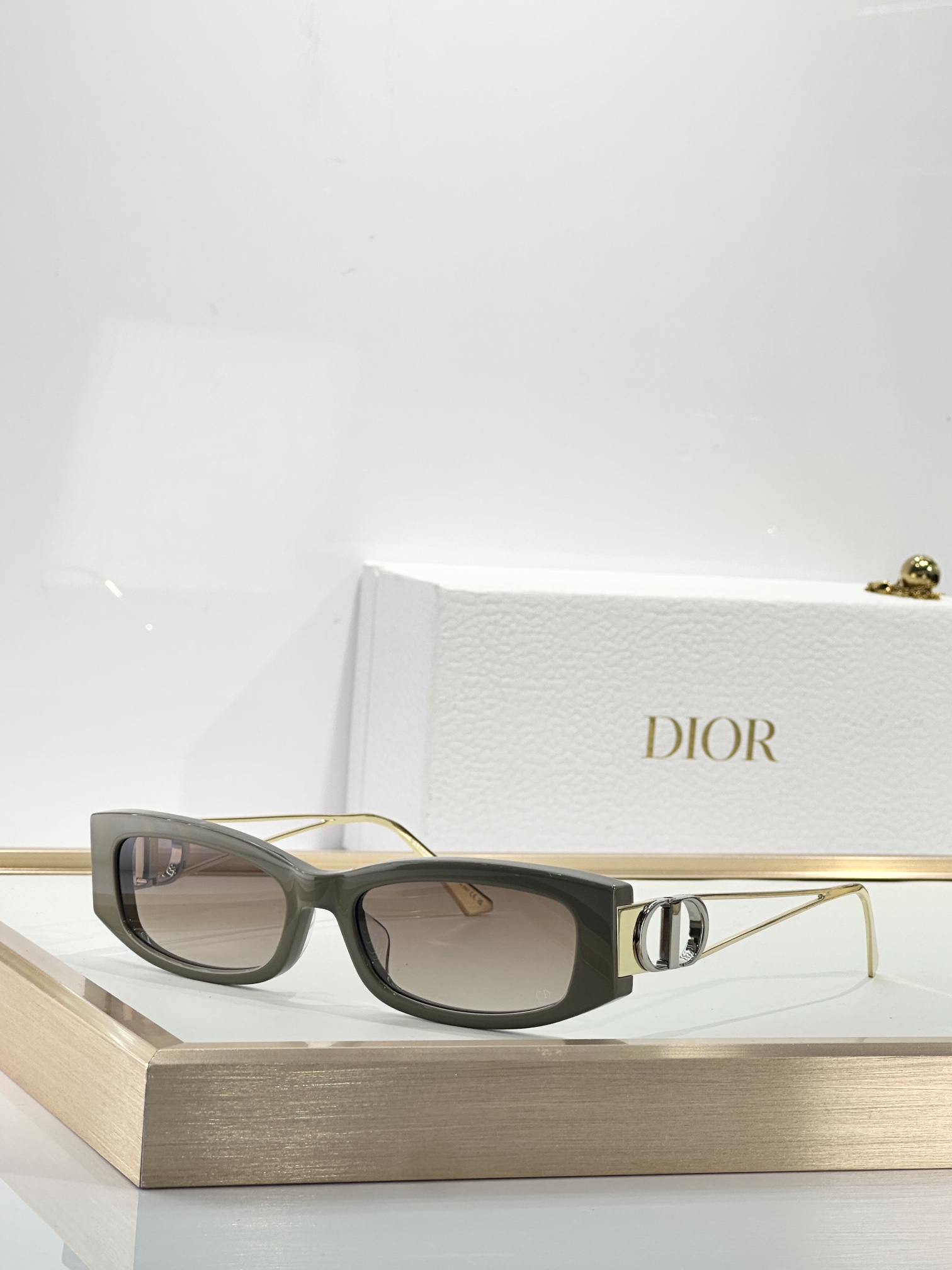  Dior
MODEL：30Montaigne S14F
SIZE：  57口17-135
