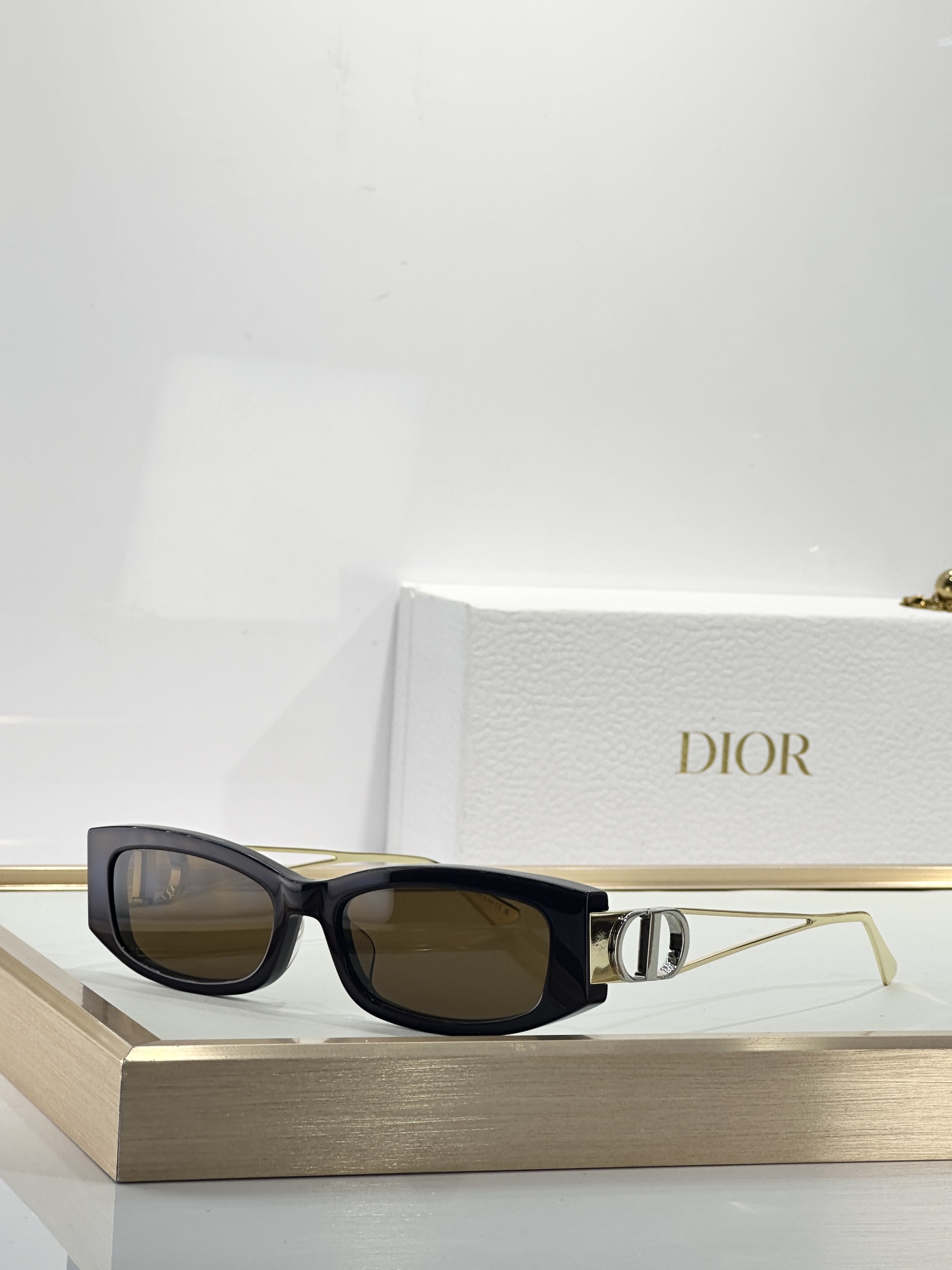  Dior
MODEL：30Montaigne S14F
SIZE：  57口17-135

