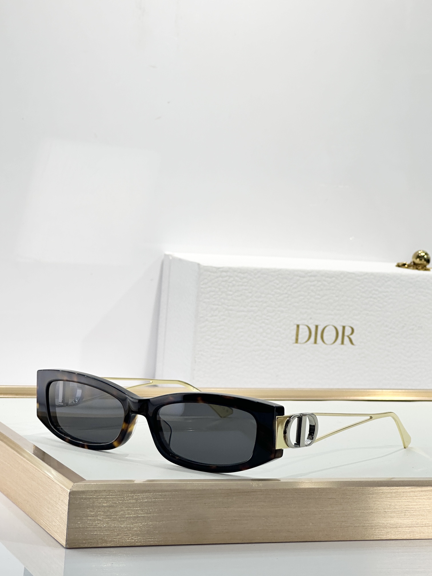  Dior
MODEL：30Montaigne S14F
SIZE：  57口17-135
