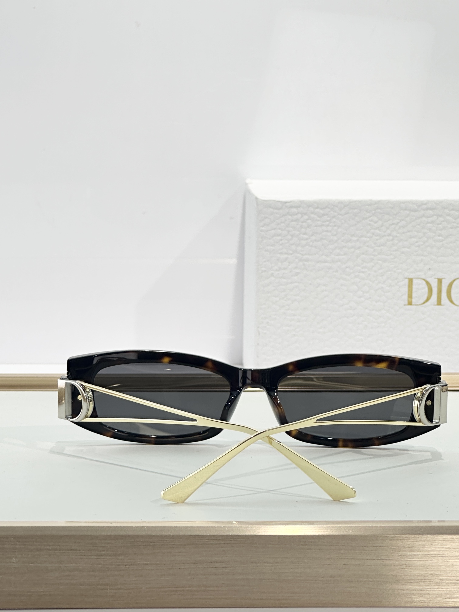  Dior
MODEL：30Montaigne S14F
SIZE：  57口17-135

