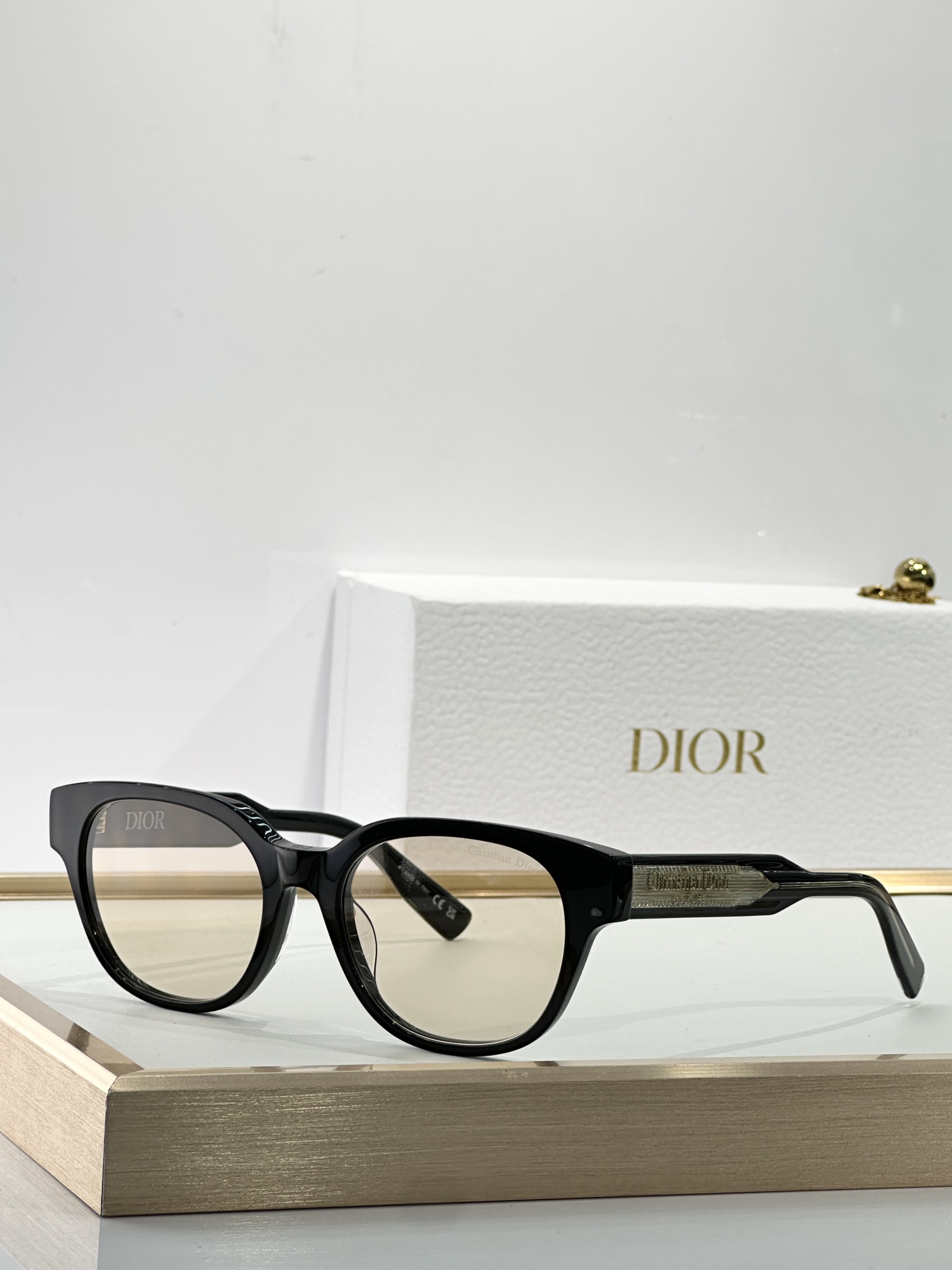  Dior
MODEL：Christian Dior Label R1F
SIZE：  54口19-14