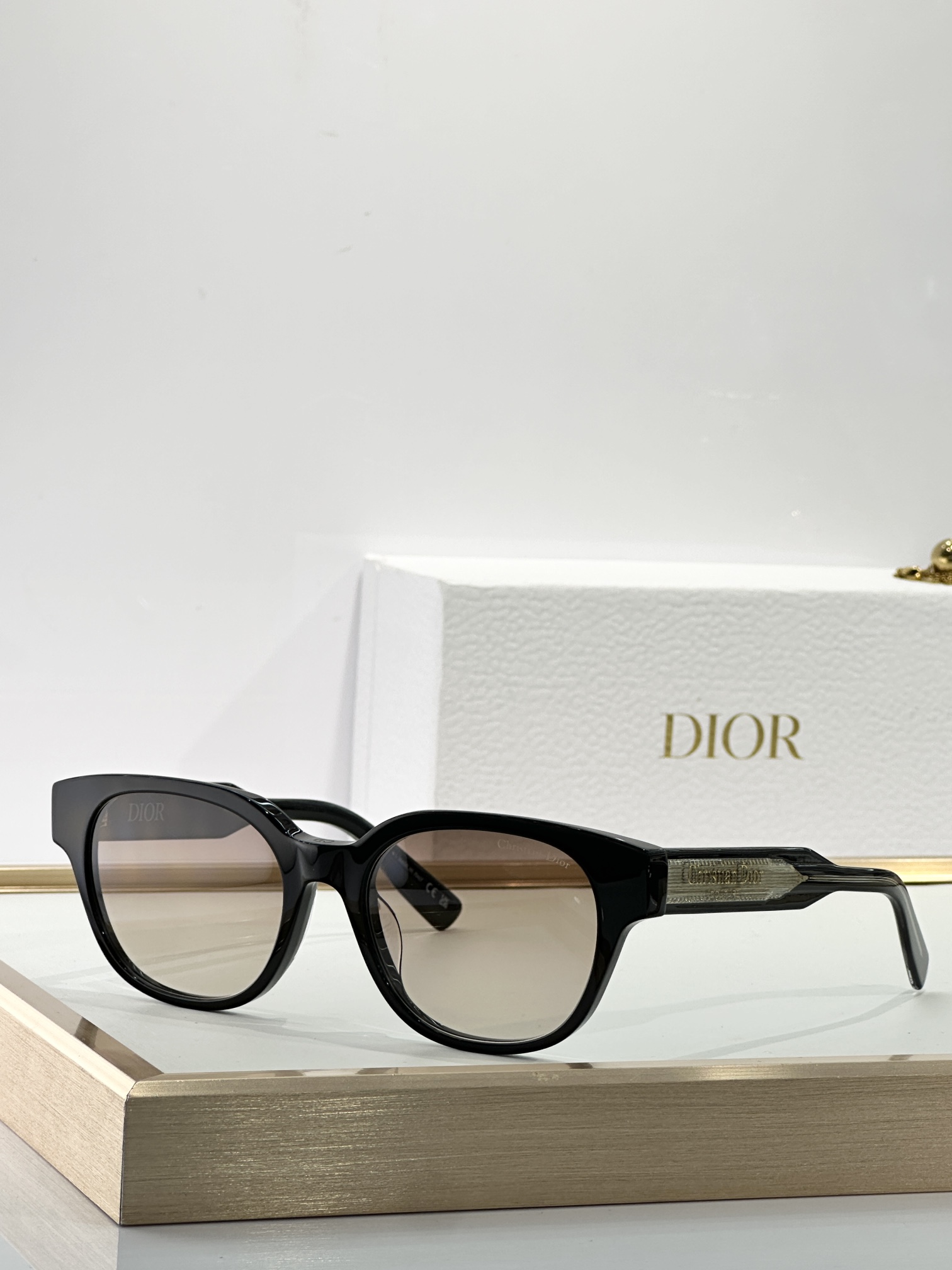  Dior
MODEL：Christian Dior Label R1F
SIZE：  54口19-14
