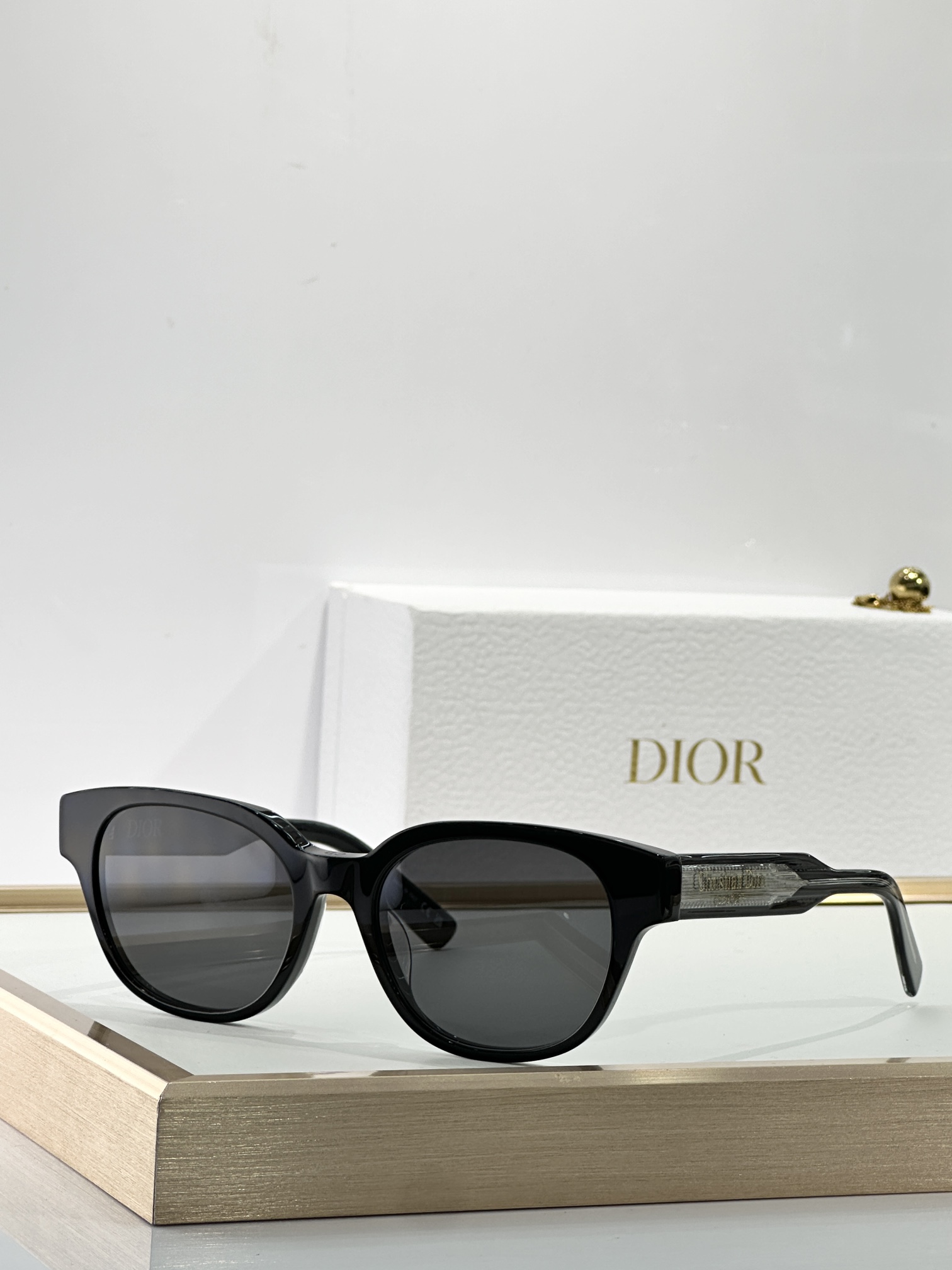 Dior
MODEL：Christian Dior Label R1F
SIZE：  54口19-14