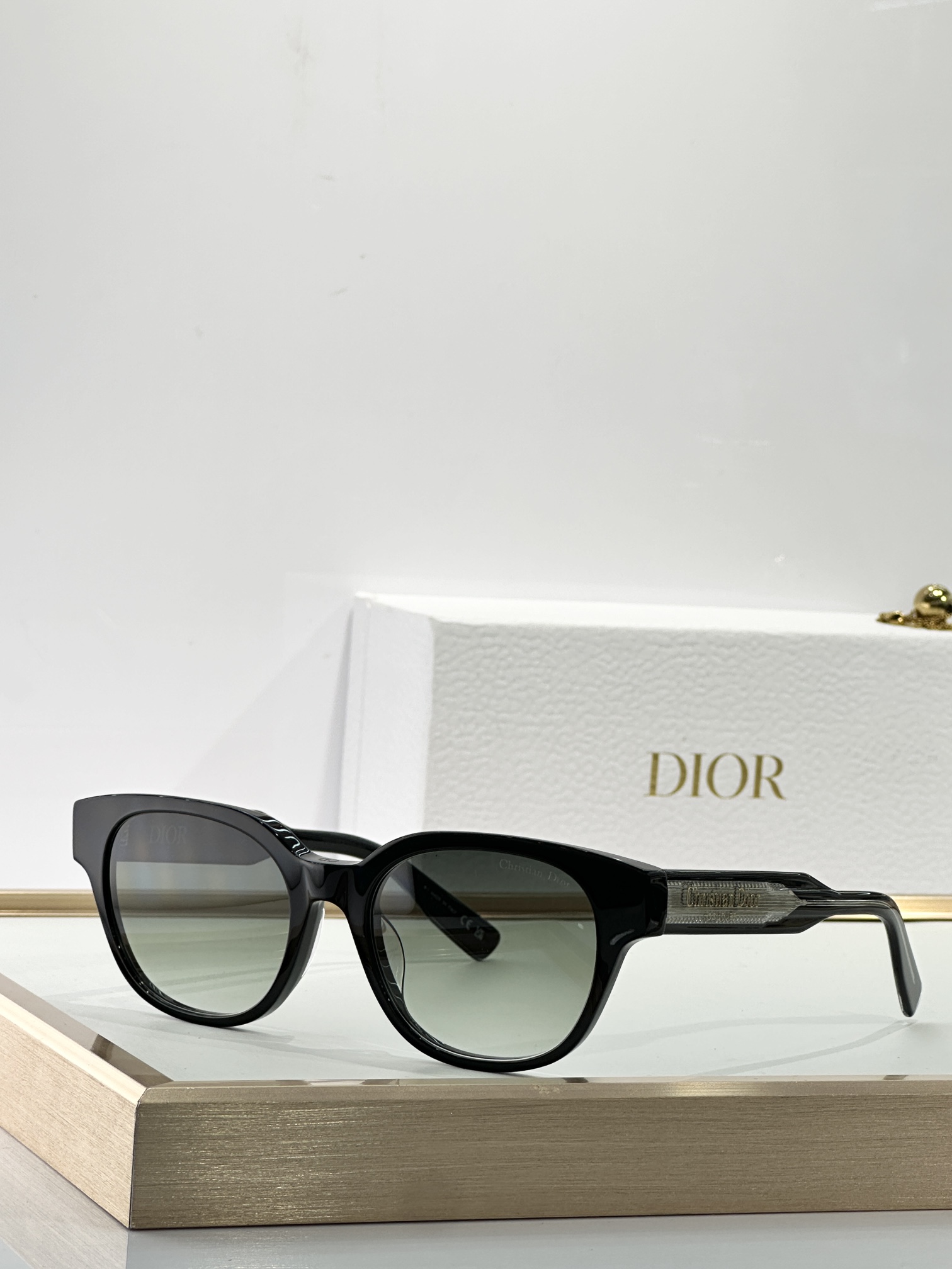  Dior
MODEL：Christian Dior Label R1F
SIZE：  54口19-14