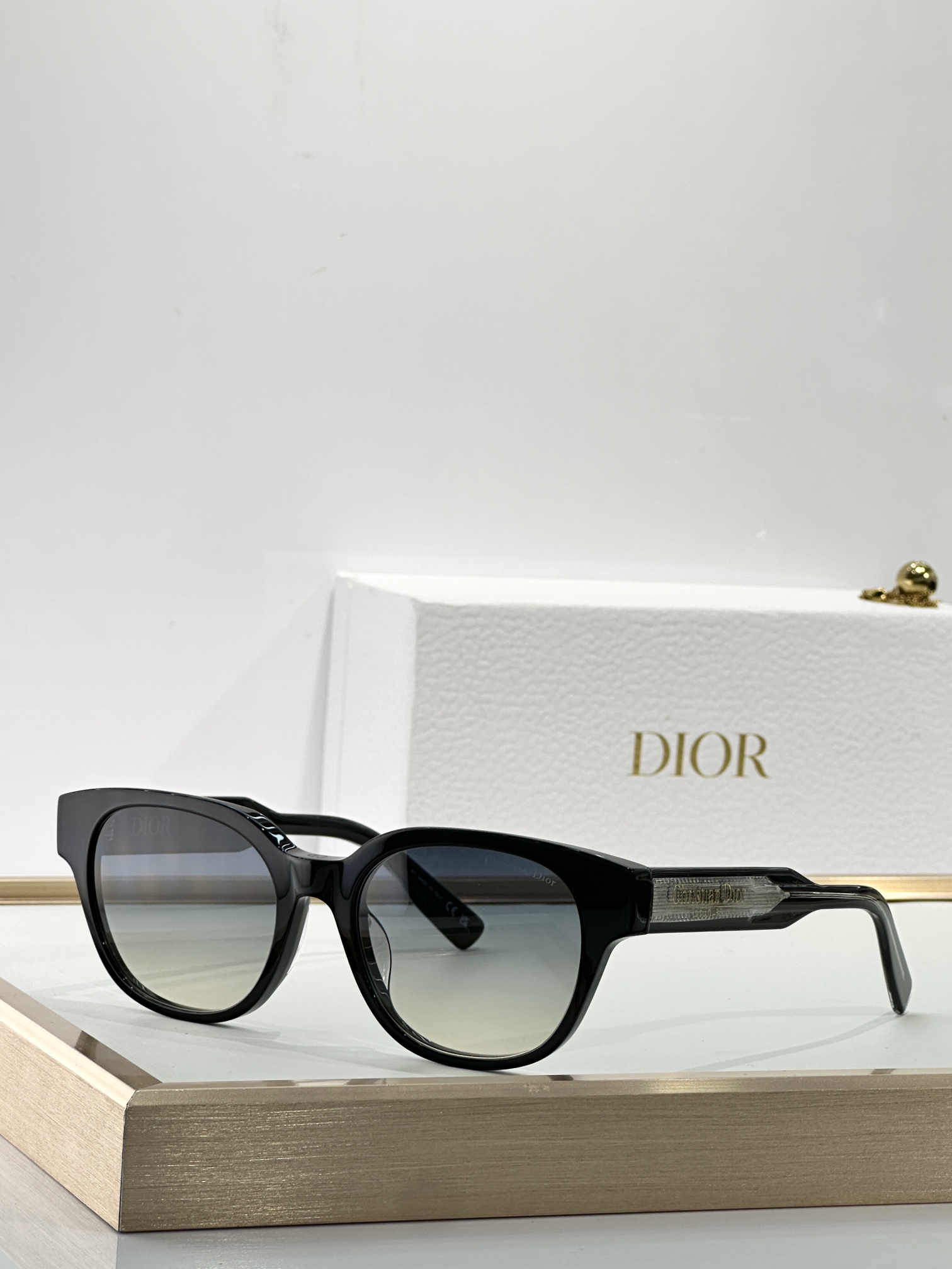  Dior
MODEL：Christian Dior Label R1F
SIZE：  54口19-14