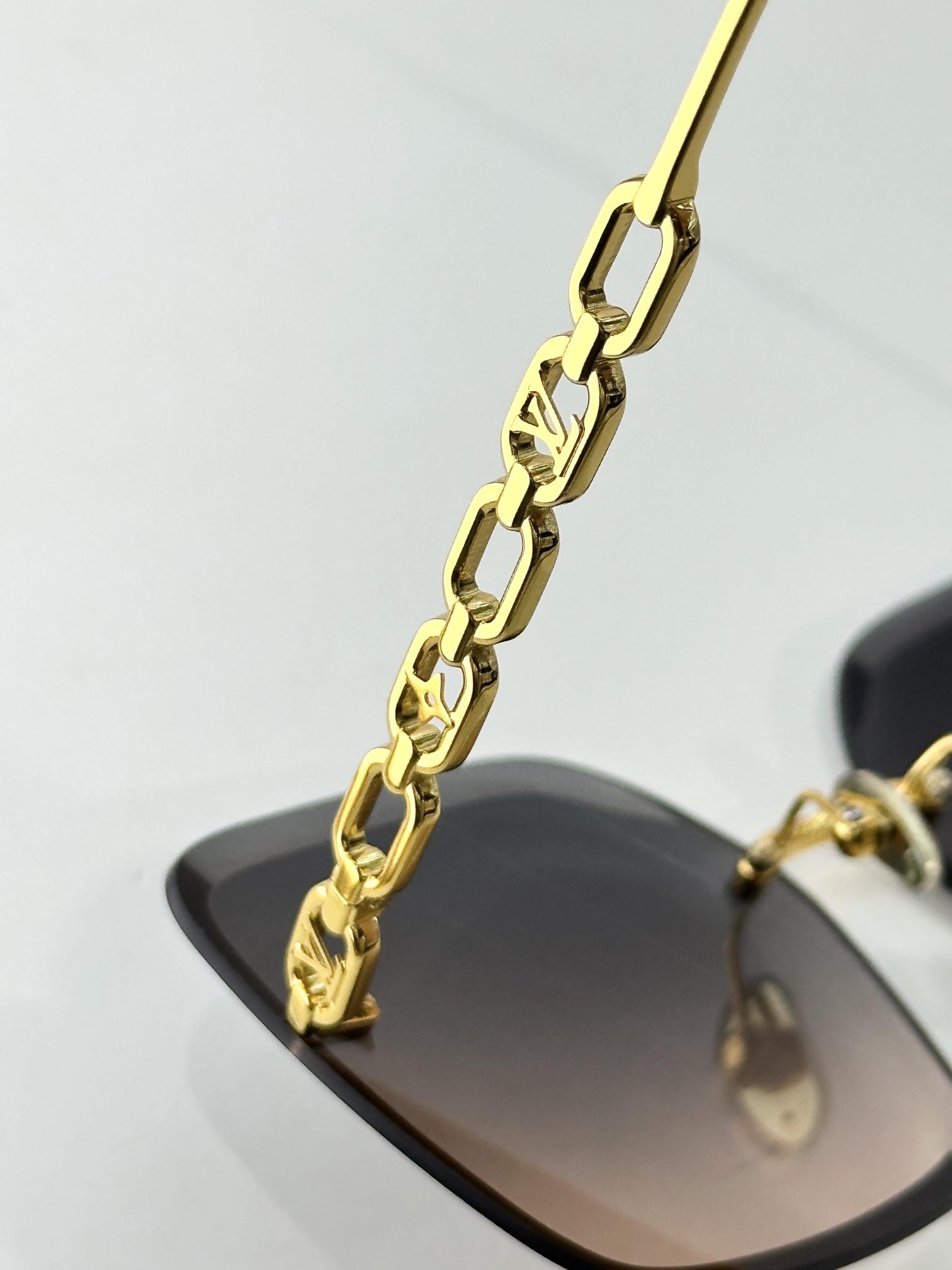  LOUIS VUITTON
MODEL：Z2162U
SIZE：61口15-140

