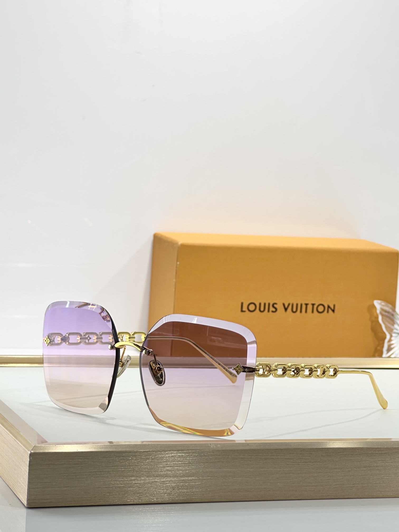  LOUIS VUITTON
MODEL：Z2162U
SIZE：61口15-140

